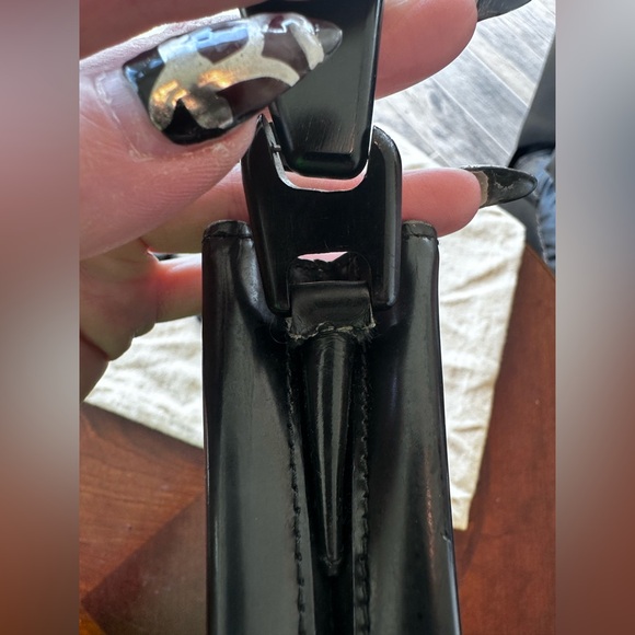 Gucci D-RING LEATHER HANDBAG GUC - Picture 17 of 17